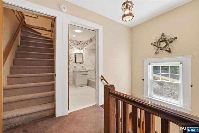 16 Arlington Avenue, Caldwell, NJ 07006