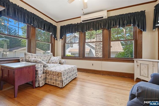 16 Arlington Avenue, Caldwell, NJ 07006