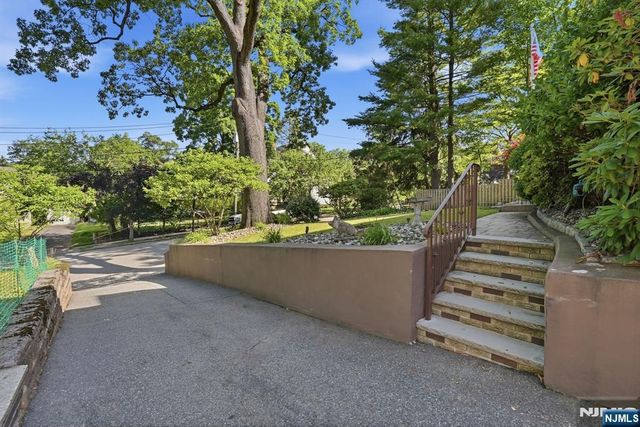 16 Arlington Avenue, Caldwell, NJ 07006