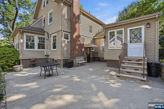 16 Arlington Avenue, Caldwell, NJ 07006