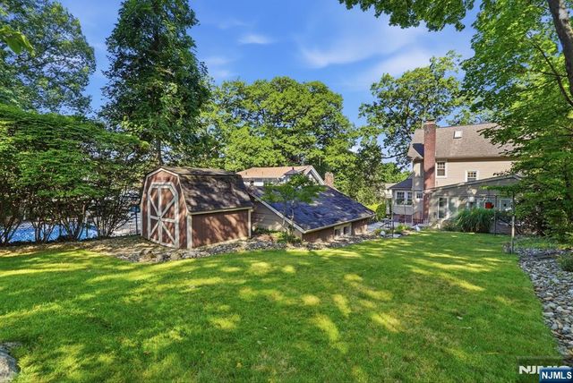 16 Arlington Avenue, Caldwell, NJ 07006