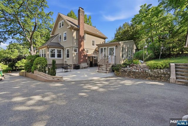 16 Arlington Avenue, Caldwell, NJ 07006