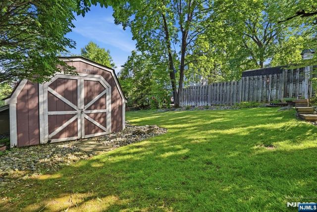 16 Arlington Avenue, Caldwell, NJ 07006