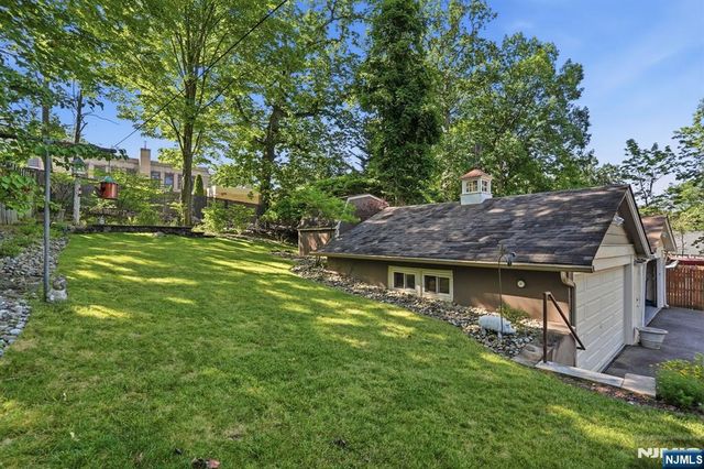 16 Arlington Avenue, Caldwell, NJ 07006
