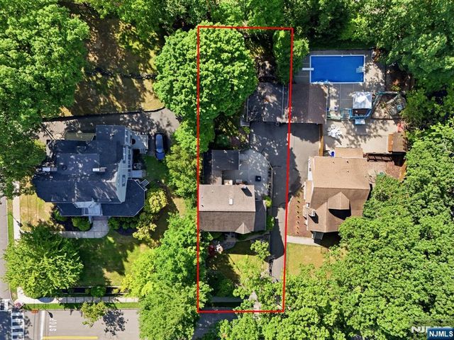 16 Arlington Avenue, Caldwell, NJ 07006