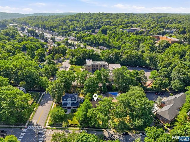 16 Arlington Avenue, Caldwell, NJ 07006