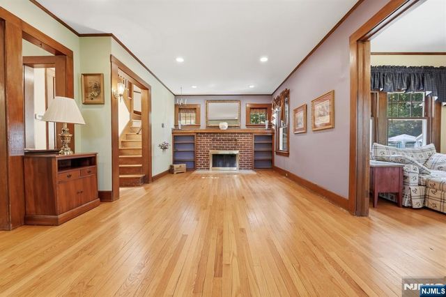 16 Arlington Avenue, Caldwell, NJ 07006