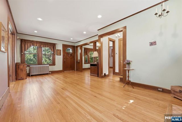 16 Arlington Avenue, Caldwell, NJ 07006
