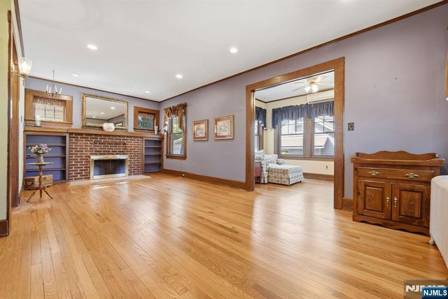 16 Arlington Avenue, Caldwell, NJ 07006