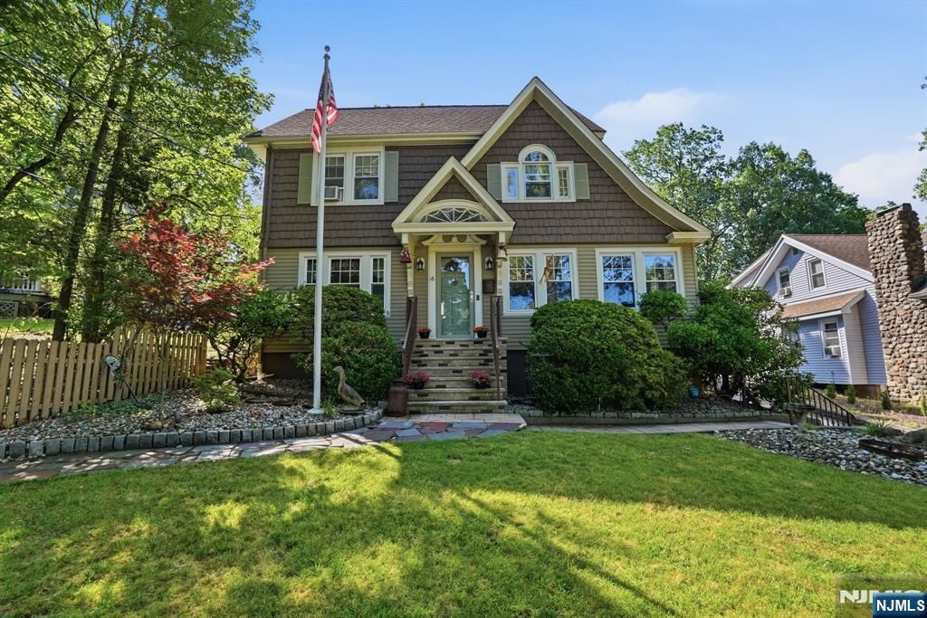16 Arlington Avenue, Caldwell, NJ 07006