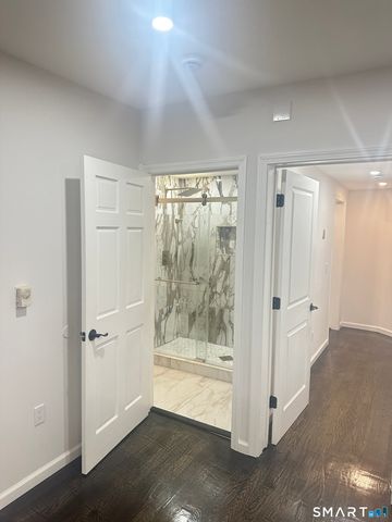 18 Walsh Street, Bloomfield, CT 06002