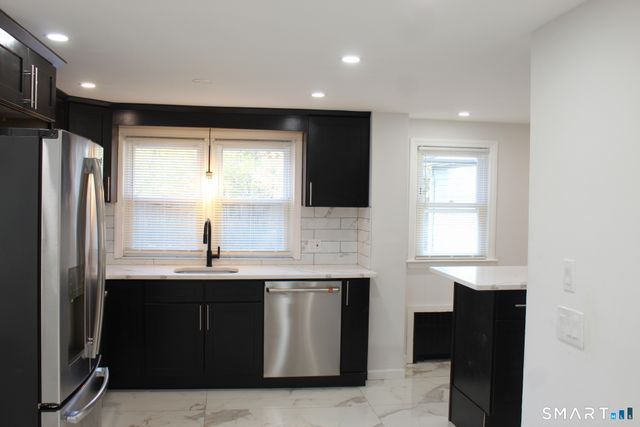 18 Walsh Street, Bloomfield, CT 06002