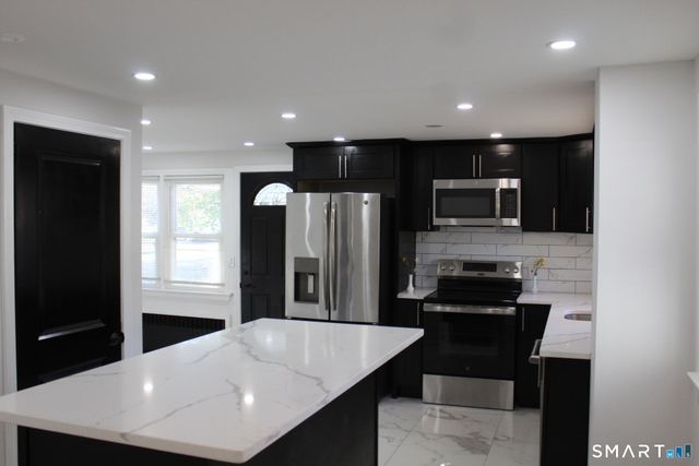 18 Walsh Street, Bloomfield, CT 06002