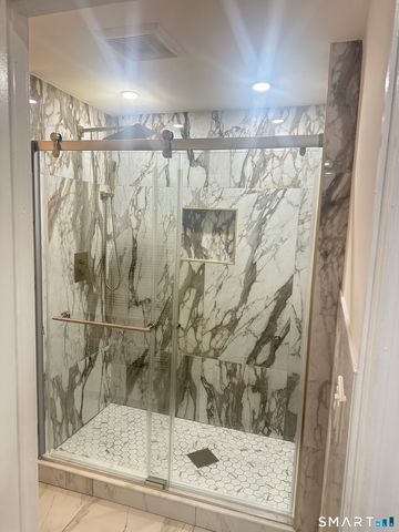 18 Walsh Street, Bloomfield, CT 06002
