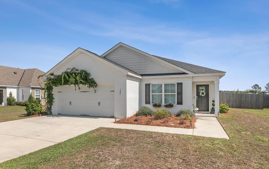 705 Mitchell, Headland, AL 36345