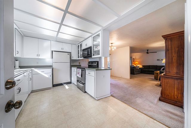 273 Theo Drive, Talent, OR 97540