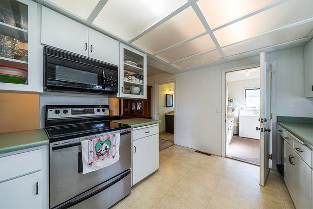 273 Theo Drive, Talent, OR 97540