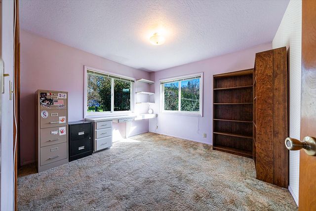 273 Theo Drive, Talent, OR 97540