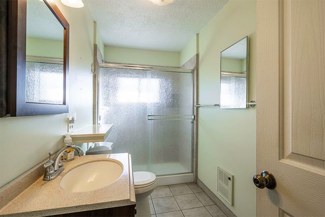 273 Theo Drive, Talent, OR 97540