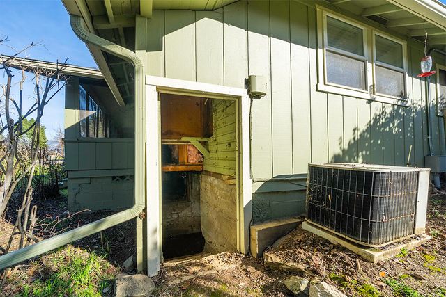 273 Theo Drive, Talent, OR 97540