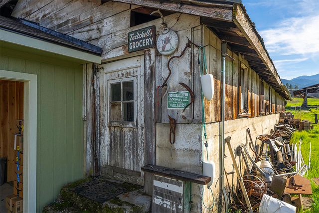 273 Theo Drive, Talent, OR 97540