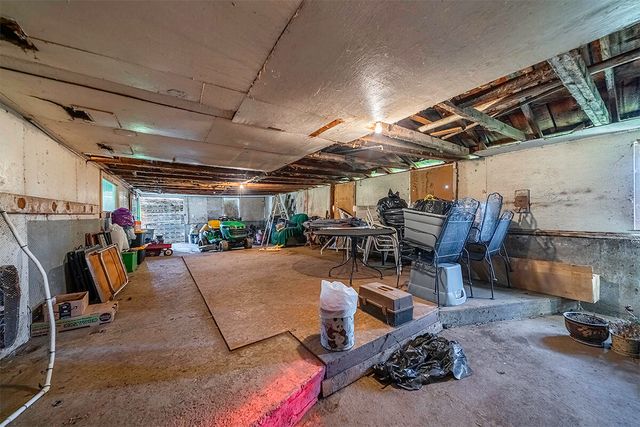 273 Theo Drive, Talent, OR 97540