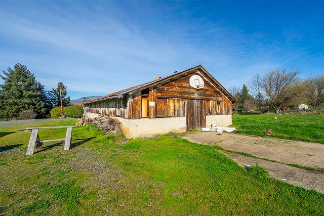 273 Theo Drive, Talent, OR 97540