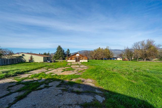 273 Theo Drive, Talent, OR 97540