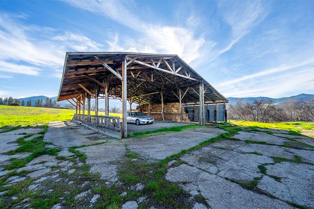 273 Theo Drive, Talent, OR 97540