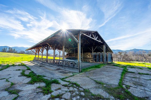 273 Theo Drive, Talent, OR 97540