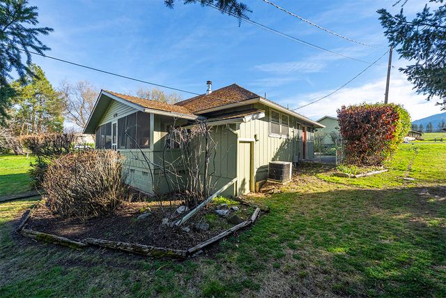 273 Theo Drive, Talent, OR 97540