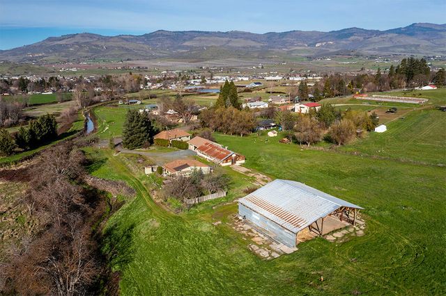 273 Theo Drive, Talent, OR 97540