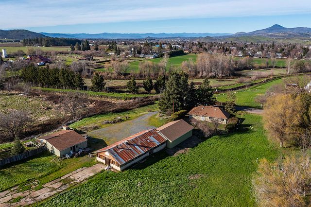 273 Theo Drive, Talent, OR 97540