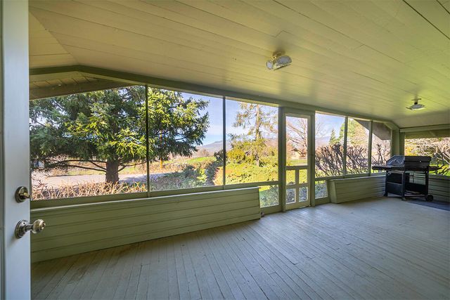 273 Theo Drive, Talent, OR 97540