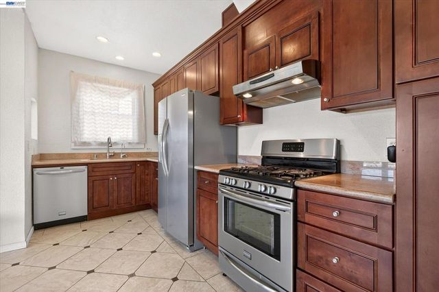 753 Warfield Ave, Oakland, CA 94610