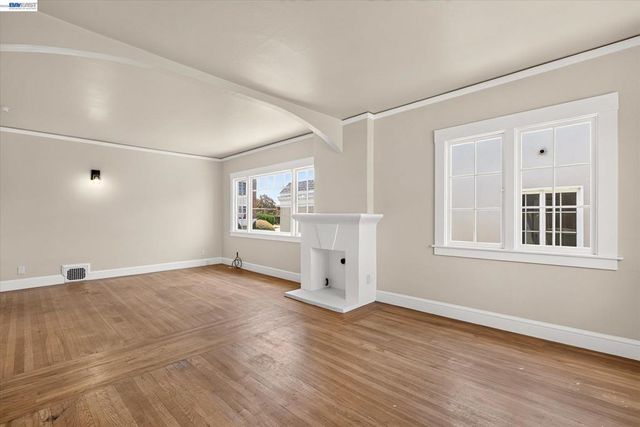 753 Warfield Ave, Oakland, CA 94610