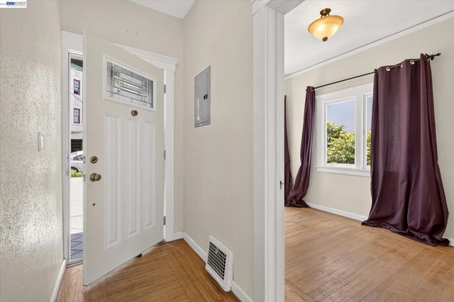 753 Warfield Ave, Oakland, CA 94610
