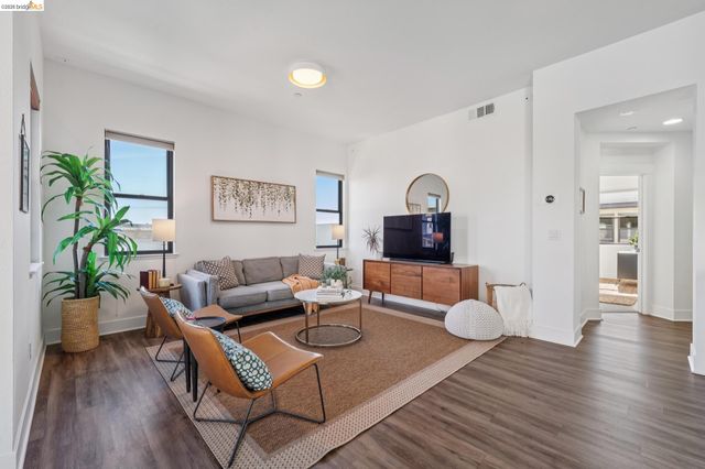 1143 66Th St, Oakland, CA 94608