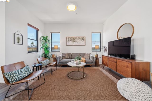 1143 66Th St, Oakland, CA 94608