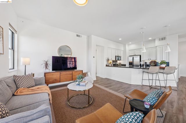 1143 66Th St, Oakland, CA 94608