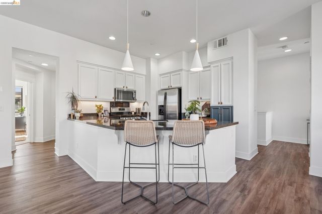 1143 66Th St, Oakland, CA 94608