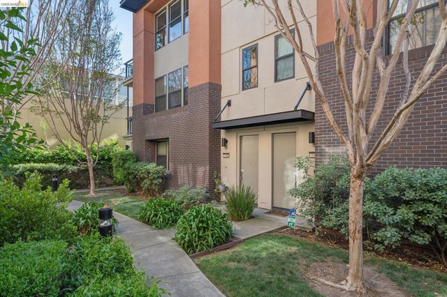 1143 66Th St, Oakland, CA 94608