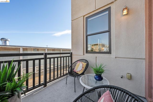 1143 66Th St, Oakland, CA 94608