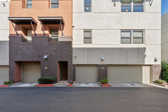 1143 66Th St, Oakland, CA 94608