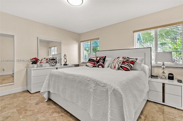 16453 SW 97th St, Miami, FL 33196