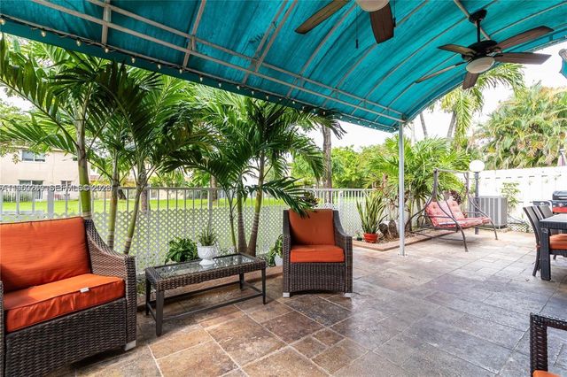 16453 SW 97th St, Miami, FL 33196