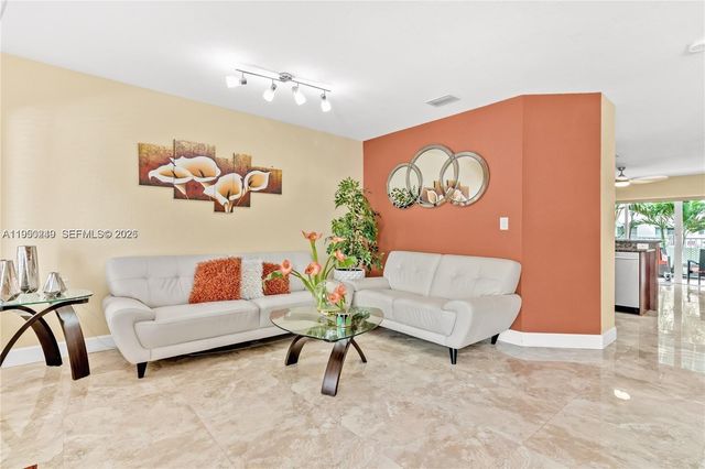 16453 SW 97th St, Miami, FL 33196