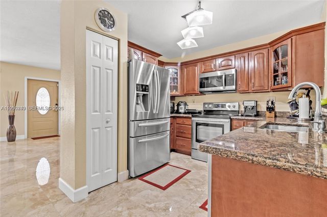 16453 SW 97th St, Miami, FL 33196