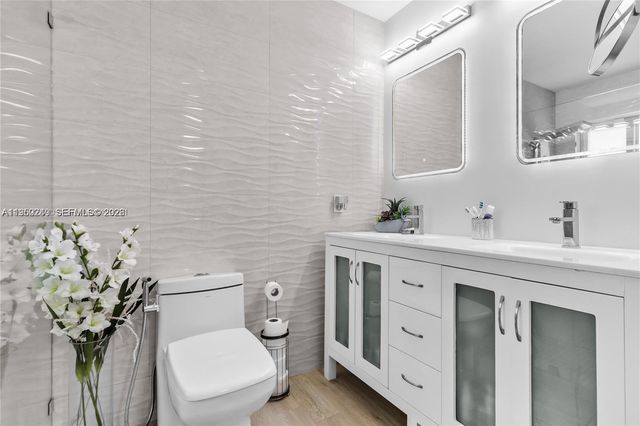 16453 SW 97th St, Miami, FL 33196