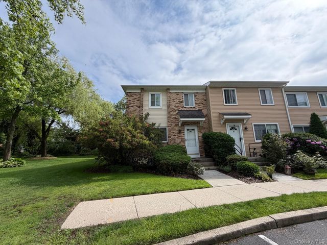 40 Town House Drive, Massapequa Park, NY 11762